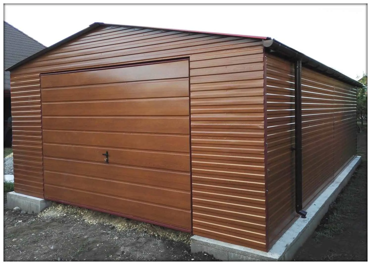 Mobilgarázs 5x8 két oldalra lejtő arany tölgy