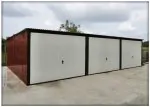 Mobilgarázs 9×5 m hátra lejtő tetővel Ral 3005 színben, kapu színe Ral 9002